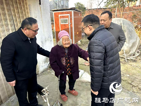 暖冬物資送上門 文明實踐暖民心——平輿縣新時代文明實踐中心走進辛店鄉閆莊村