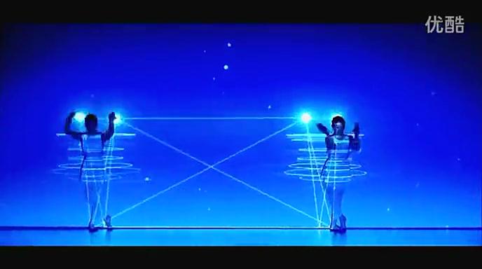 利用舞臺燈光效果 演繹讓人目瞪口